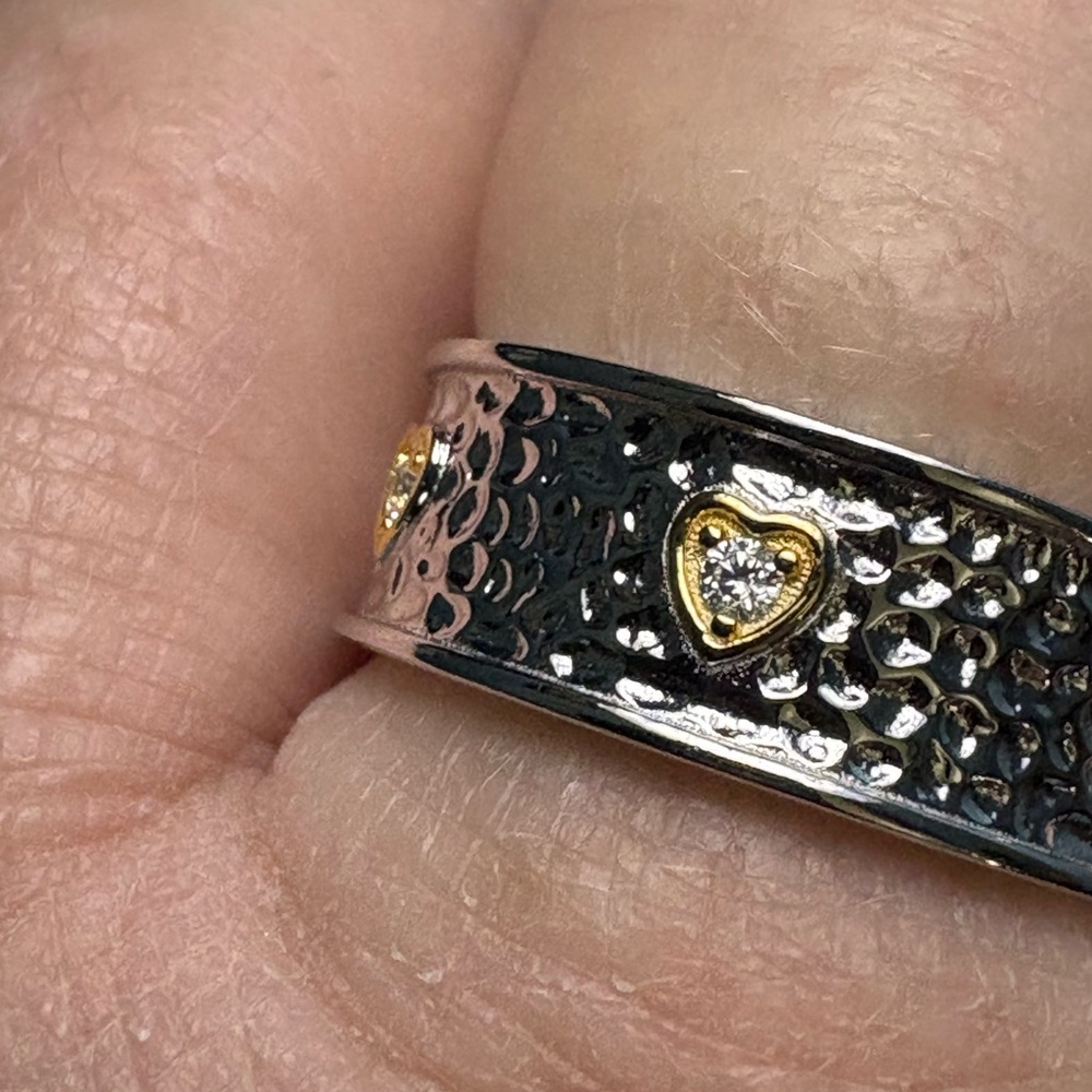 Elegant Two-Tone Heart Ring hammered silver - Picture 3 of 5